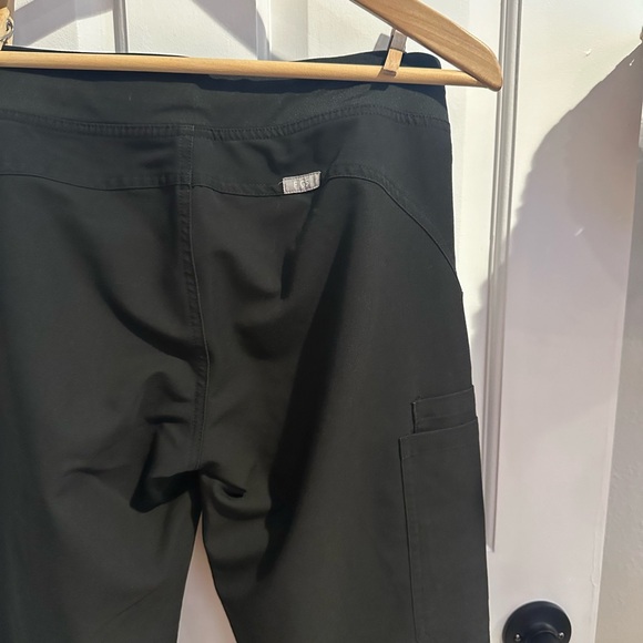 Figs Scrub Cargo Pants - Picture 4 of 7